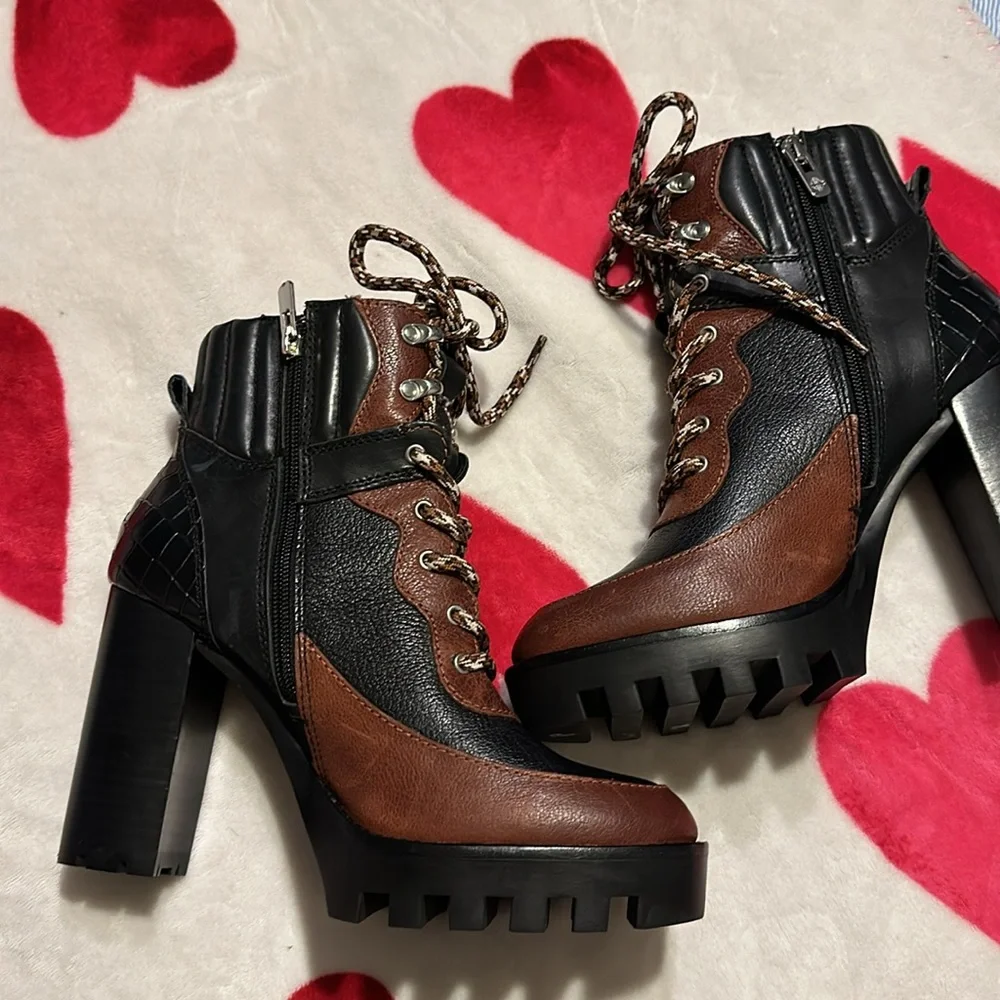 NEW Antonio Melani Penn Leather And Fabric Lug Sole Booties
